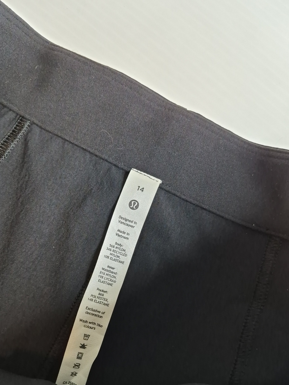 NWT Lululemon Women's Relaxed Fit Super High Rise Cargo Shorts Black Size 14 - Picture 5 of 6